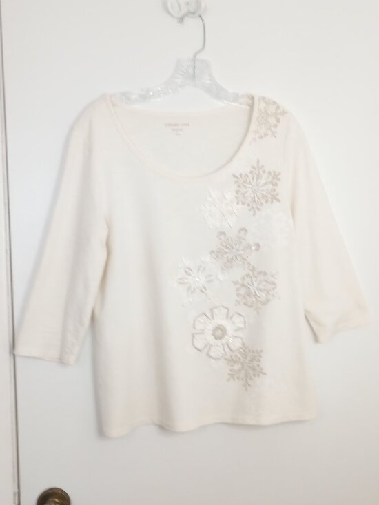 Coldwater Creek Tops - Coldwater Creek Cream Embellished Applique Snowflake 3/4 Sleeved Tee Top
